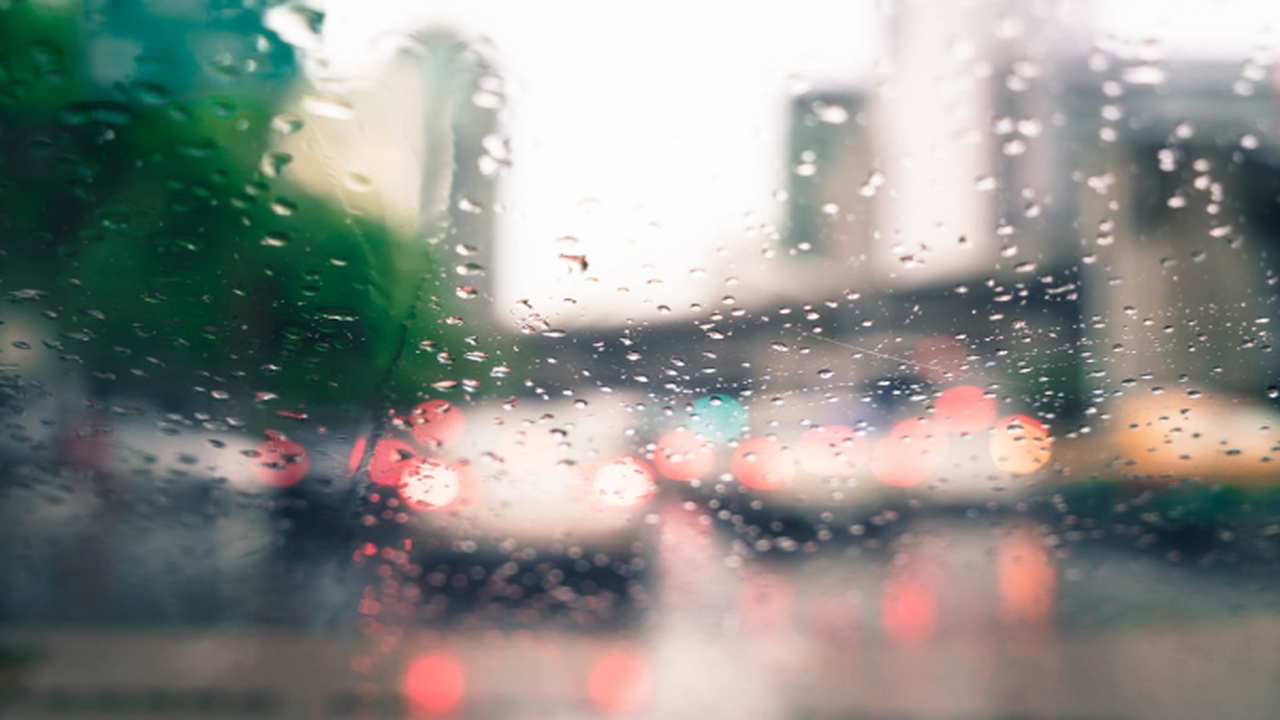 طقس مائل للدفء وأمطار خفيفة إلى متوسطة متوقعة اليوم الأحد وفق الأرصاد